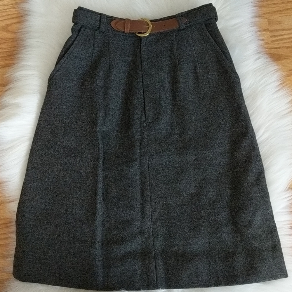 Vintage woolen skirt with belt